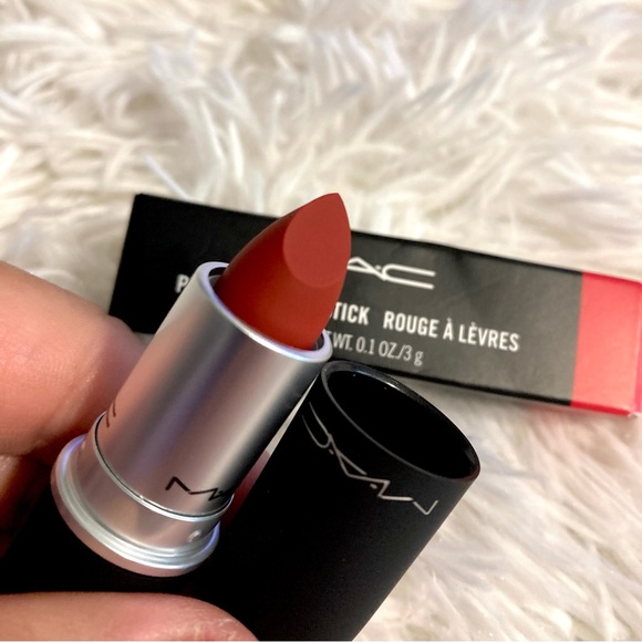 MAC - Lipstick - Picture 3 of 9